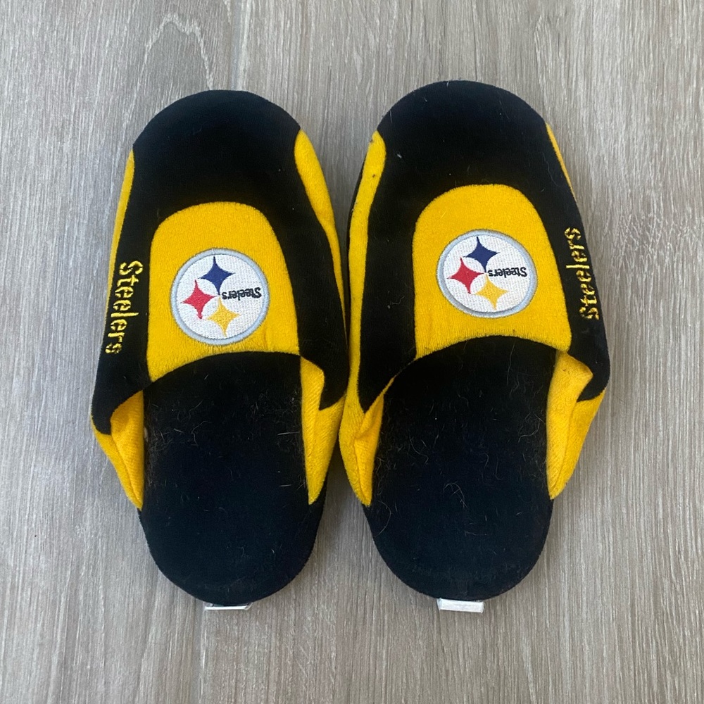 Steelers women size S slippers
